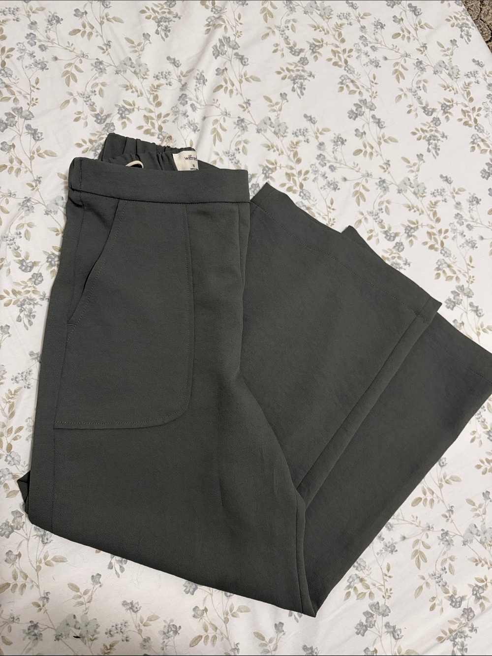 Wilfred Wide-Leg Pants in rosemary sage green